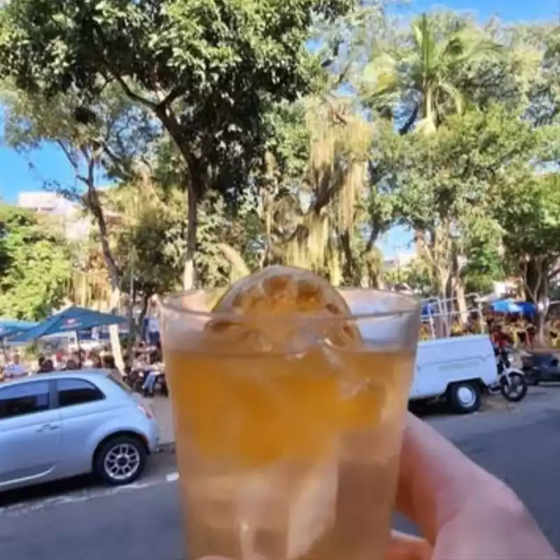 Bares na praça em Juiz de Fora: Laut Express Jf